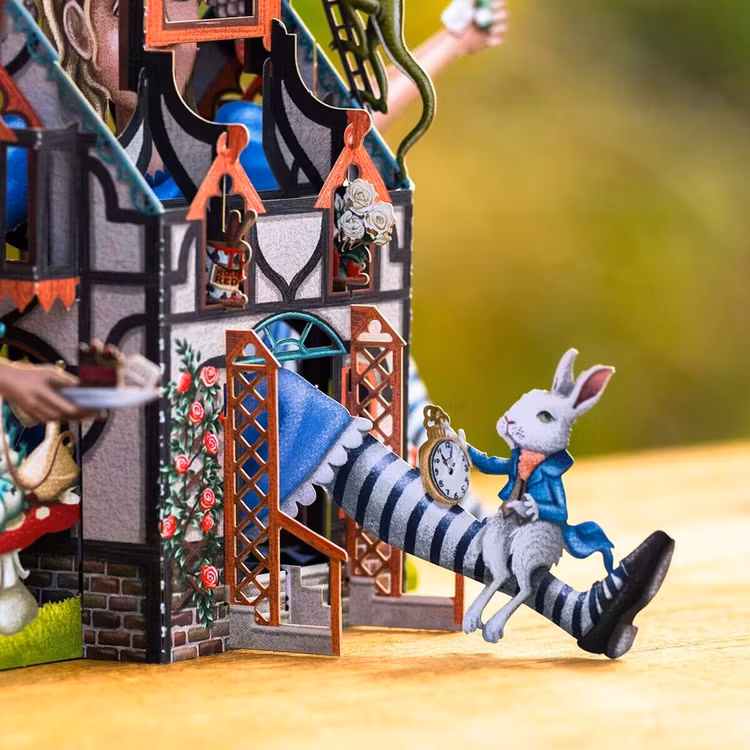 Magiskt, utvikbart gratulationskort - Alice i huset (6 kort)