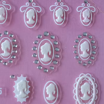 Nagelstickers vita, SMY225 medaljonger