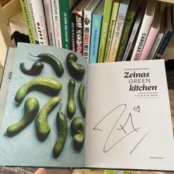 Zeina Green Kitchen - SIGNERAD!