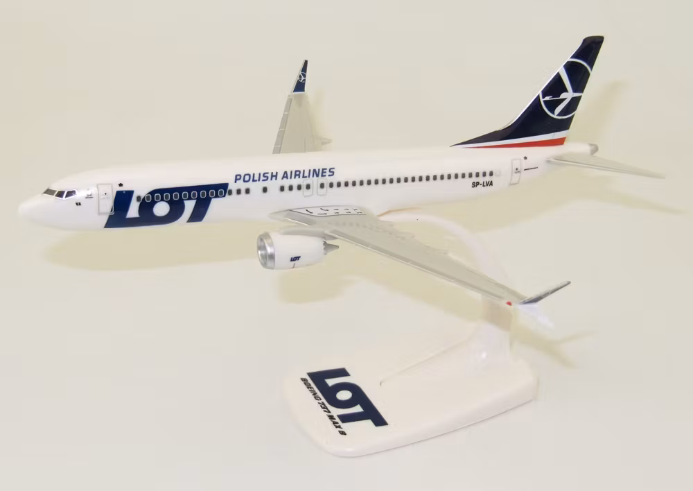 LOT Polish Airlines - Boeing B737 MAX 8