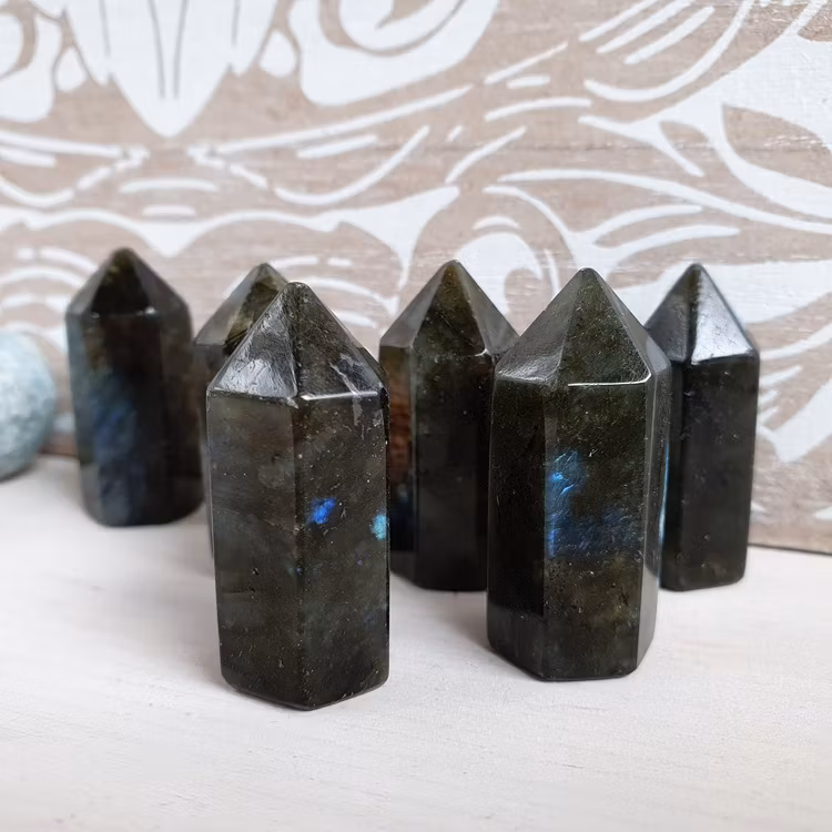 Spets av Labradorit 4 cm