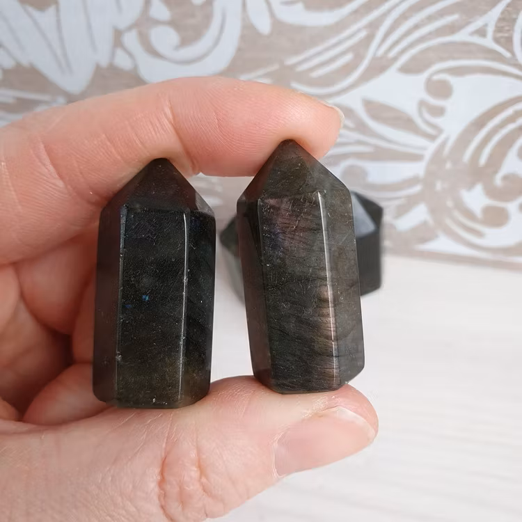Spets av Labradorit 4 cm