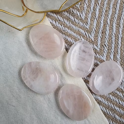 No worry stone av Rosenkvarts