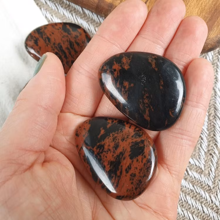 Handsten av Mahogny Obsidian