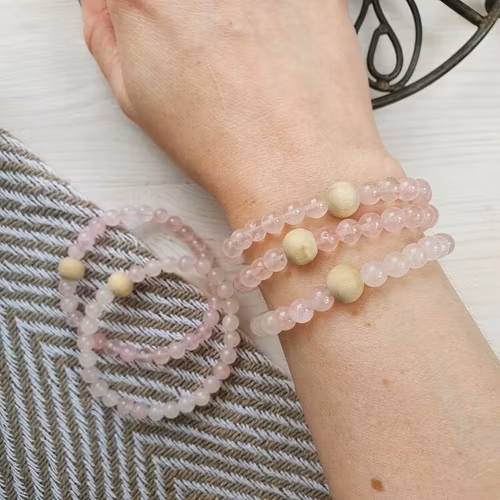 Armband Rosenkvarts och träpärla 17 cm