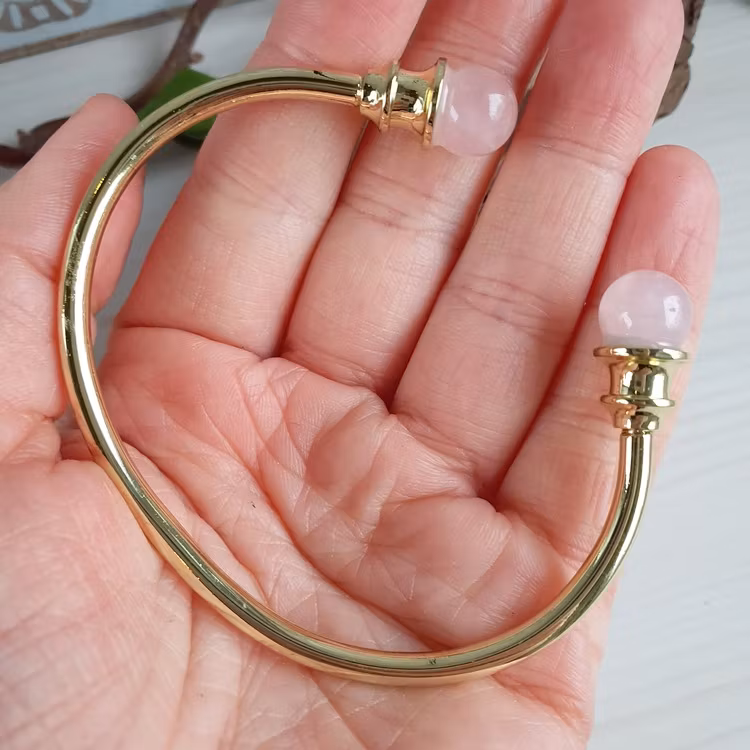 Armring Rosenkvarts mässing onesize