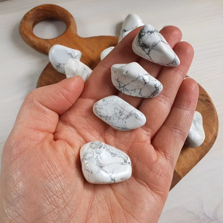 Trumlad Howlite 10-15 g S