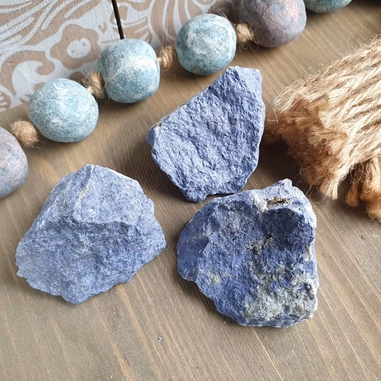 Rå Dumortierit 61-80 g