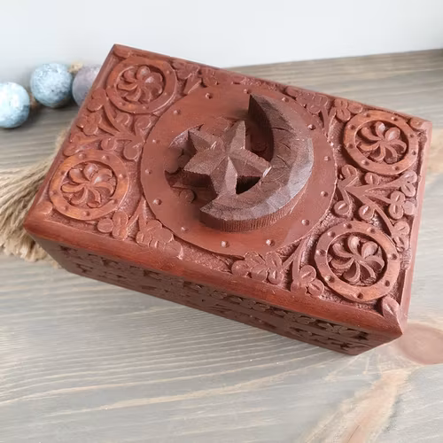 Ask i trä, Måne 15x10x6 cm
