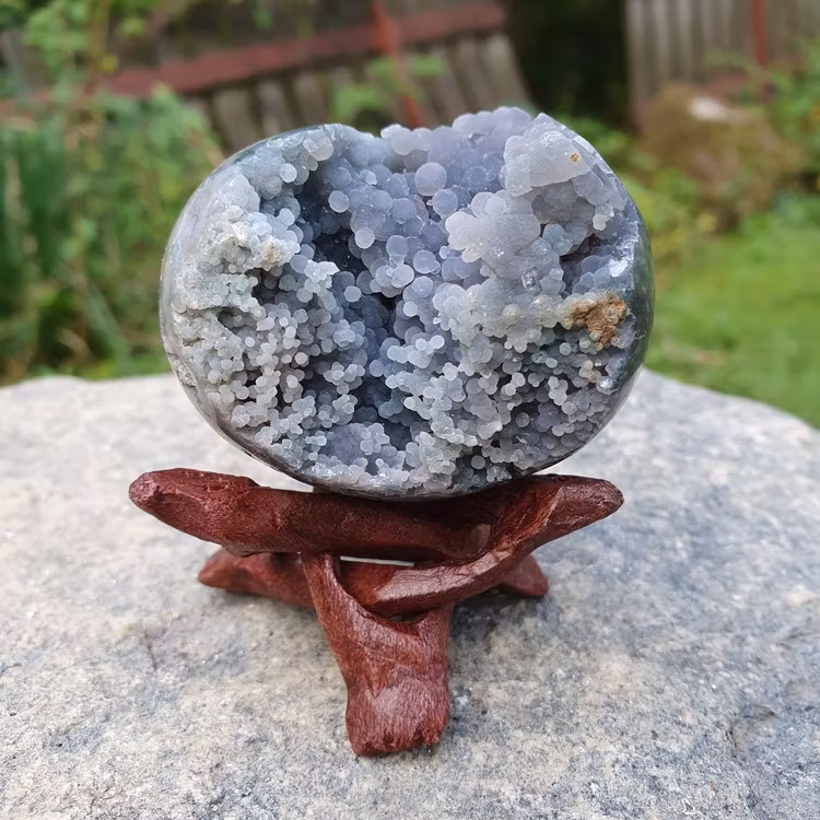 Druvagat rå/slipad i äggform 5x4 cm. Detta ex