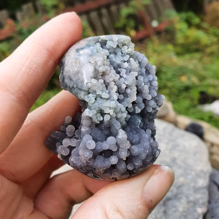 Druvagat rå/slipad i äggform 5x4 cm. Detta ex