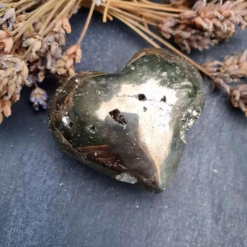 Hjärta av pyrit 100 g 5x4,5 cm. Detta ex