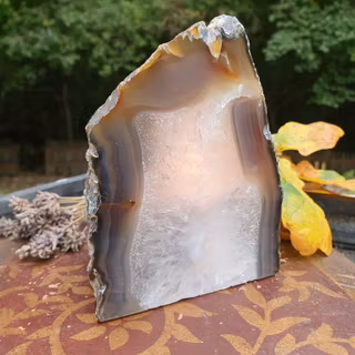Ljuslykta av ofärgad Agat 15x8 cm. Detta ex