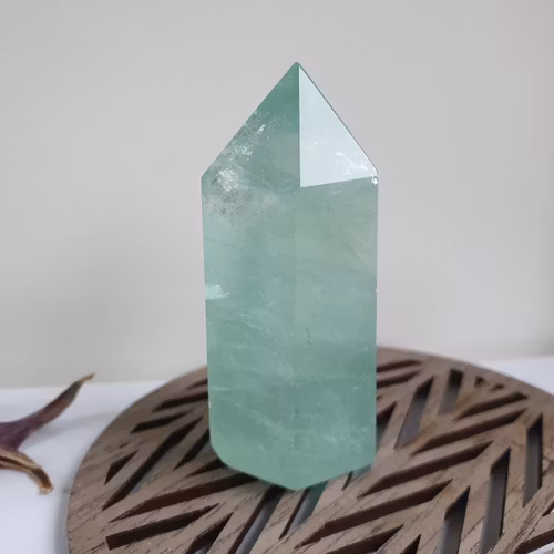 Spets av grön Fluorit 71g, ca 7,5 cm. Detta ex