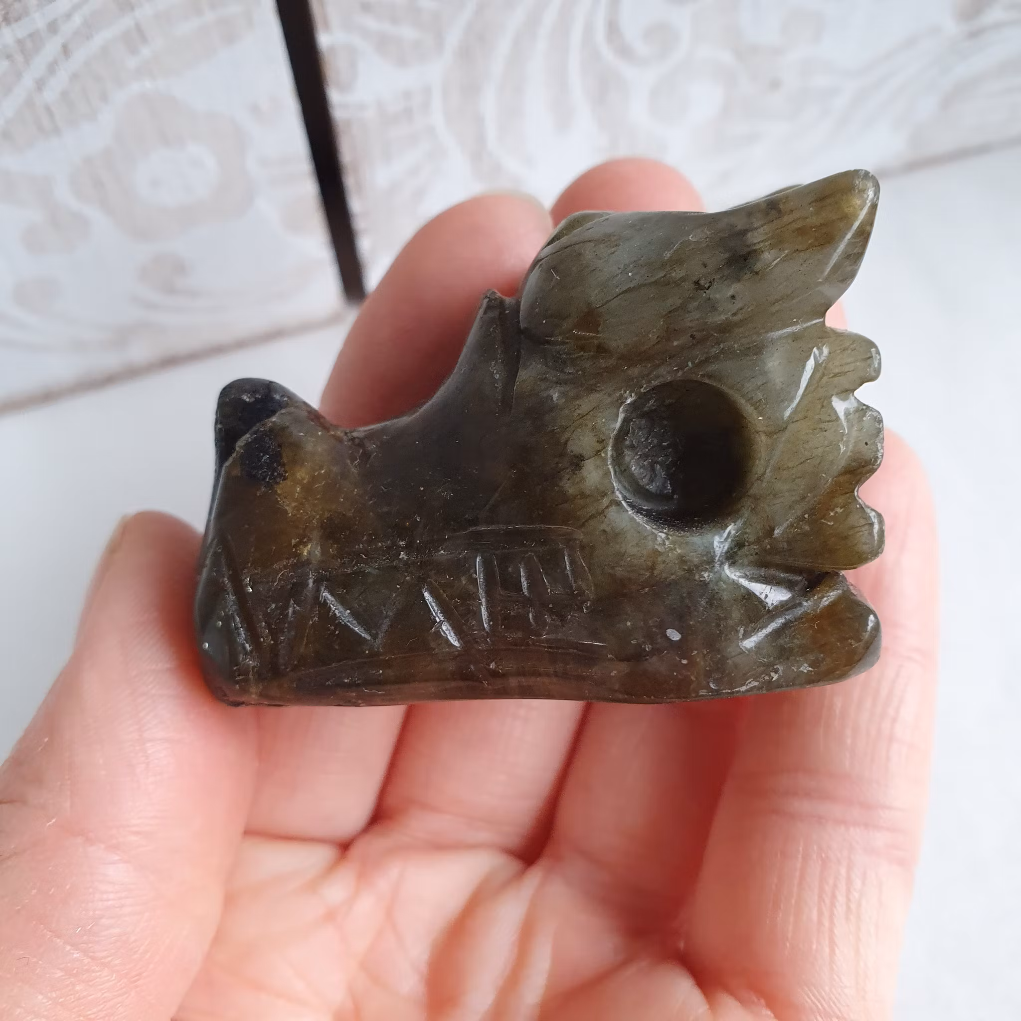 Drakhuvud av Labradorit  4,5cm. Detta ex