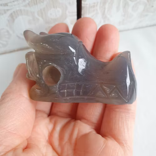 Drakhuvud av grå Agat, 4,5cm. Detta ex