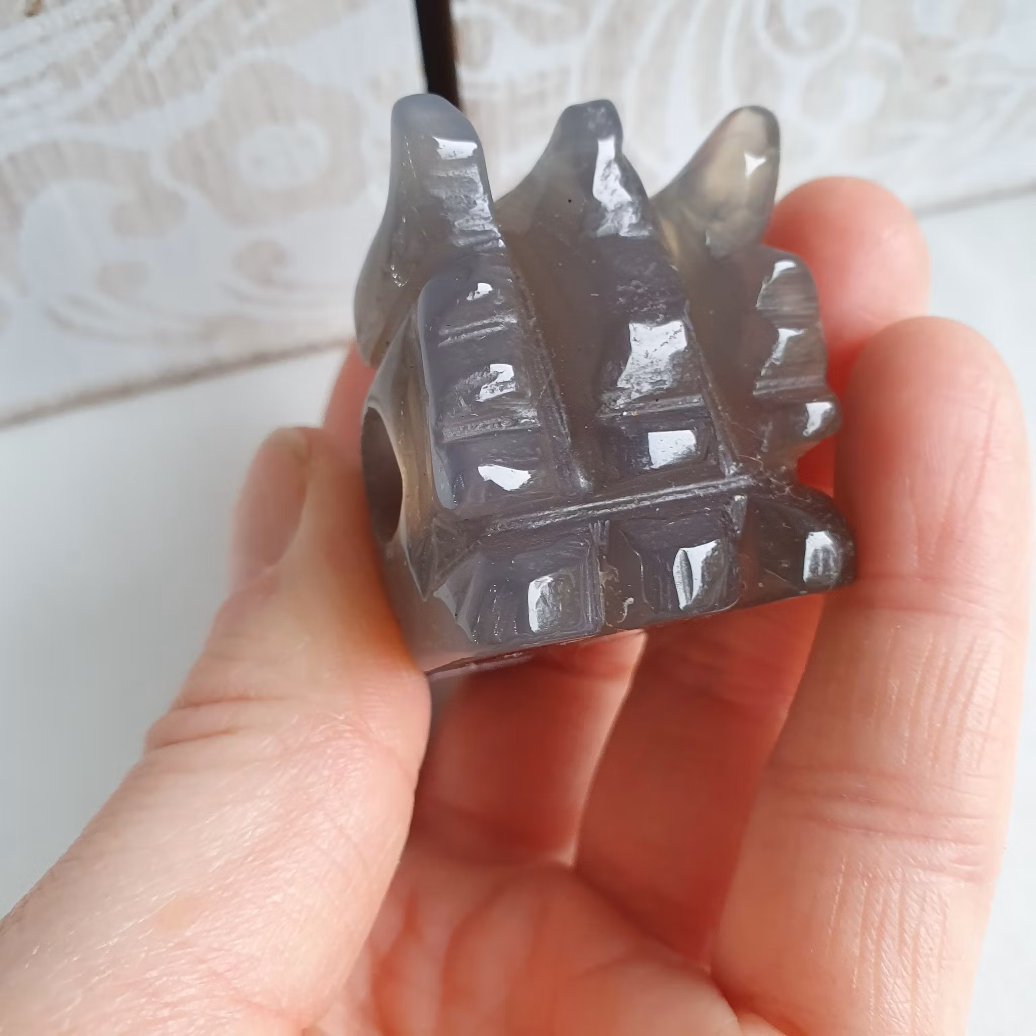 Drakhuvud av grå Agat, 4,5cm. Detta ex