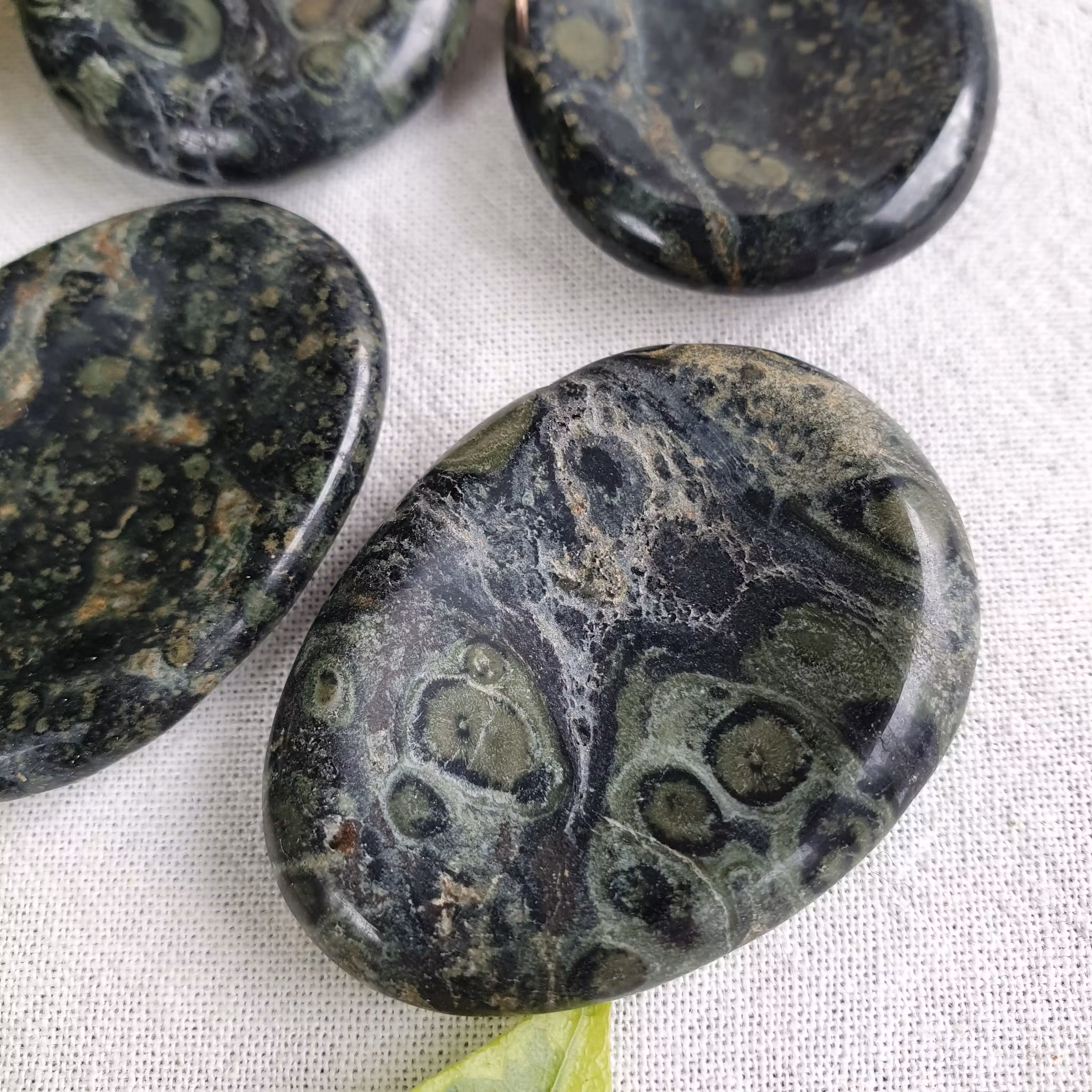 No worry stone av Kambaba Jaspis