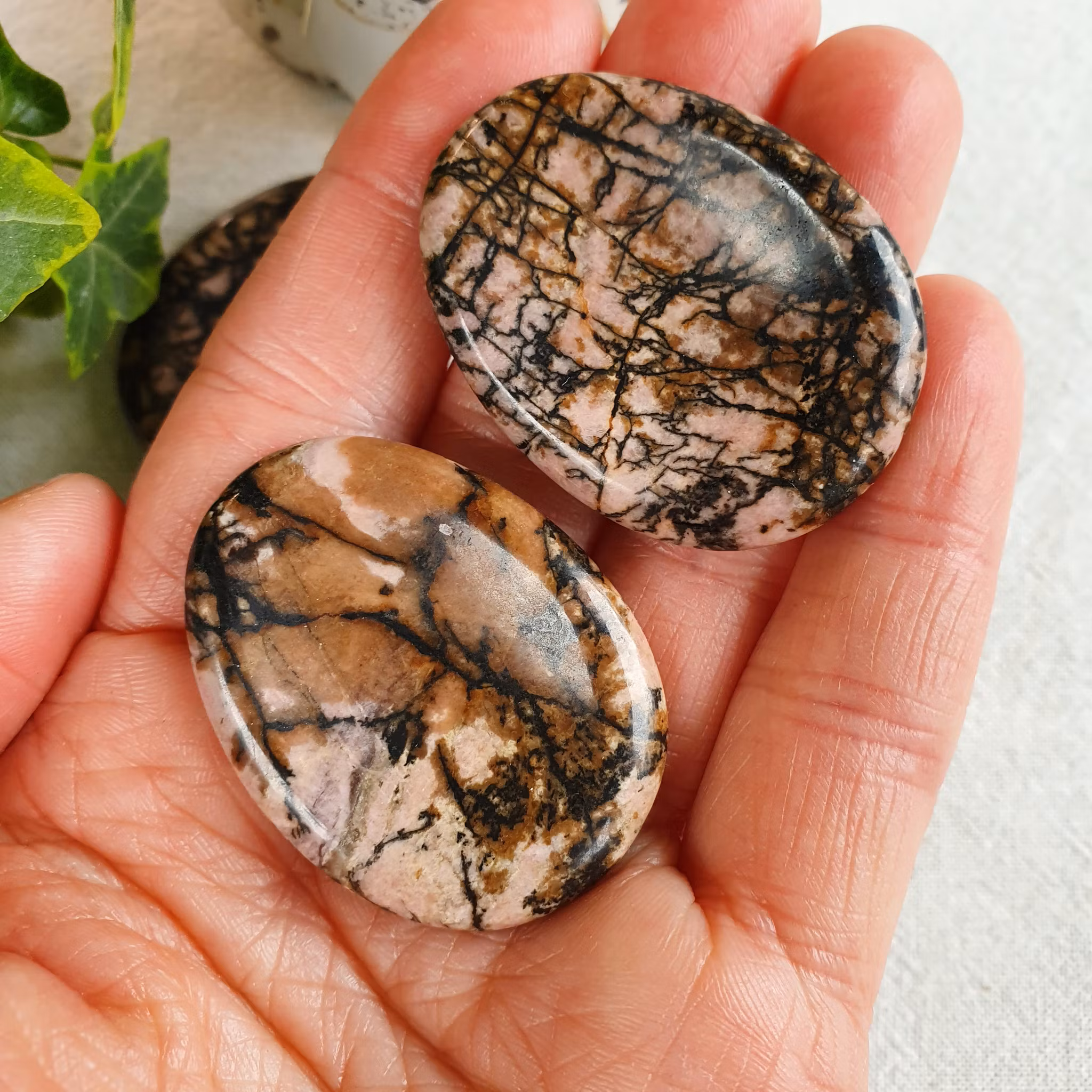 No worry stone av Rodonit