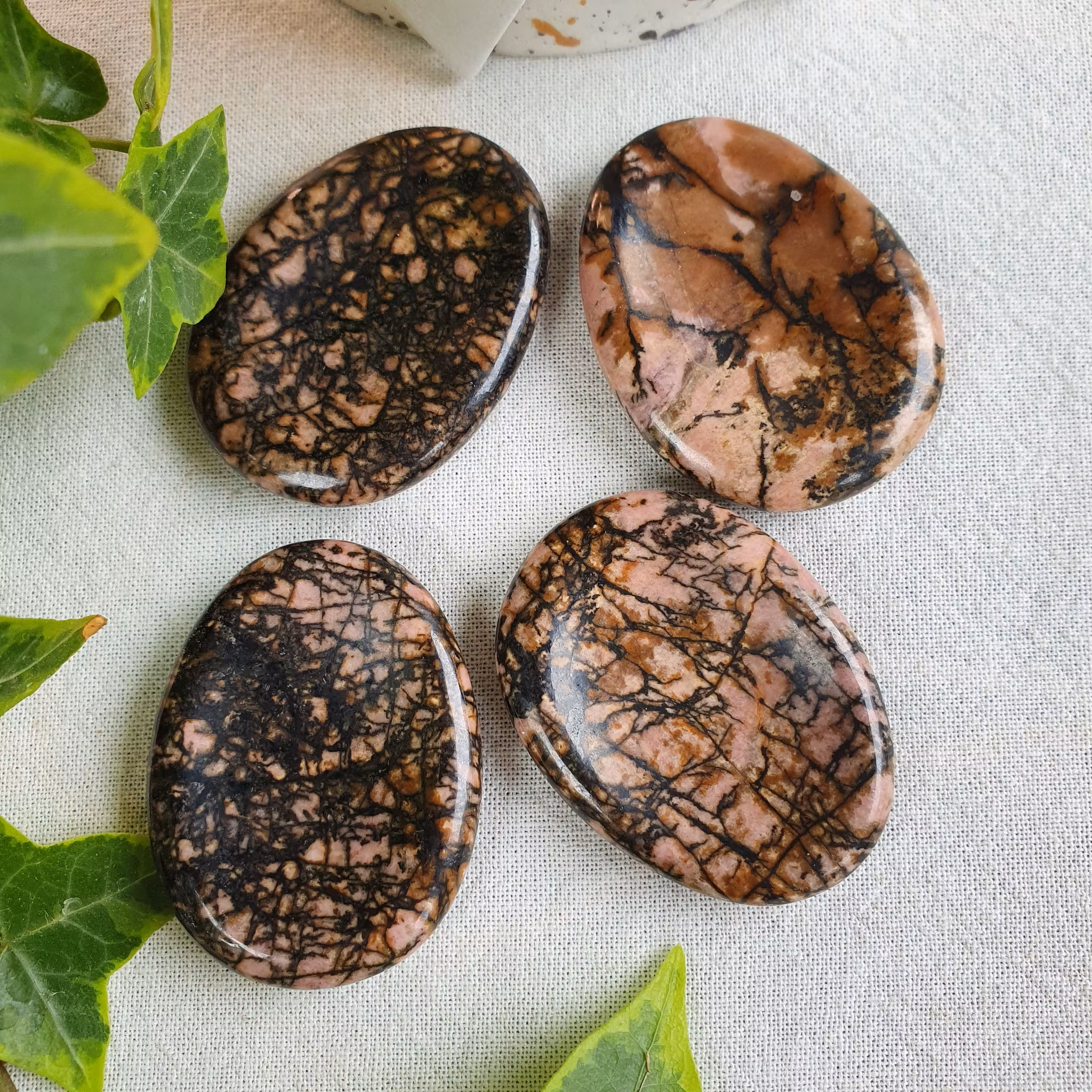 No worry stone av Rodonit