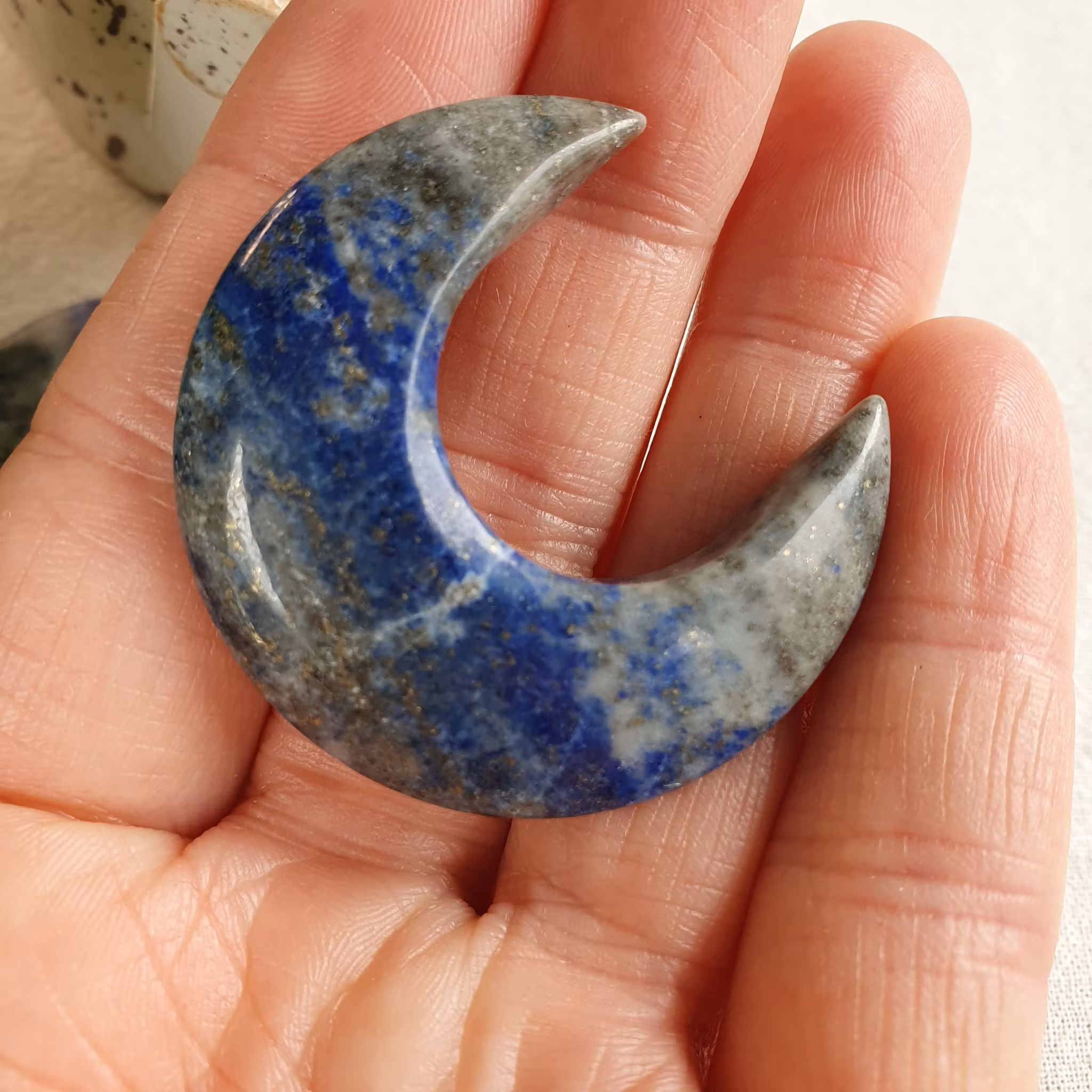 Måne i Lapis Lazuli 4 cm