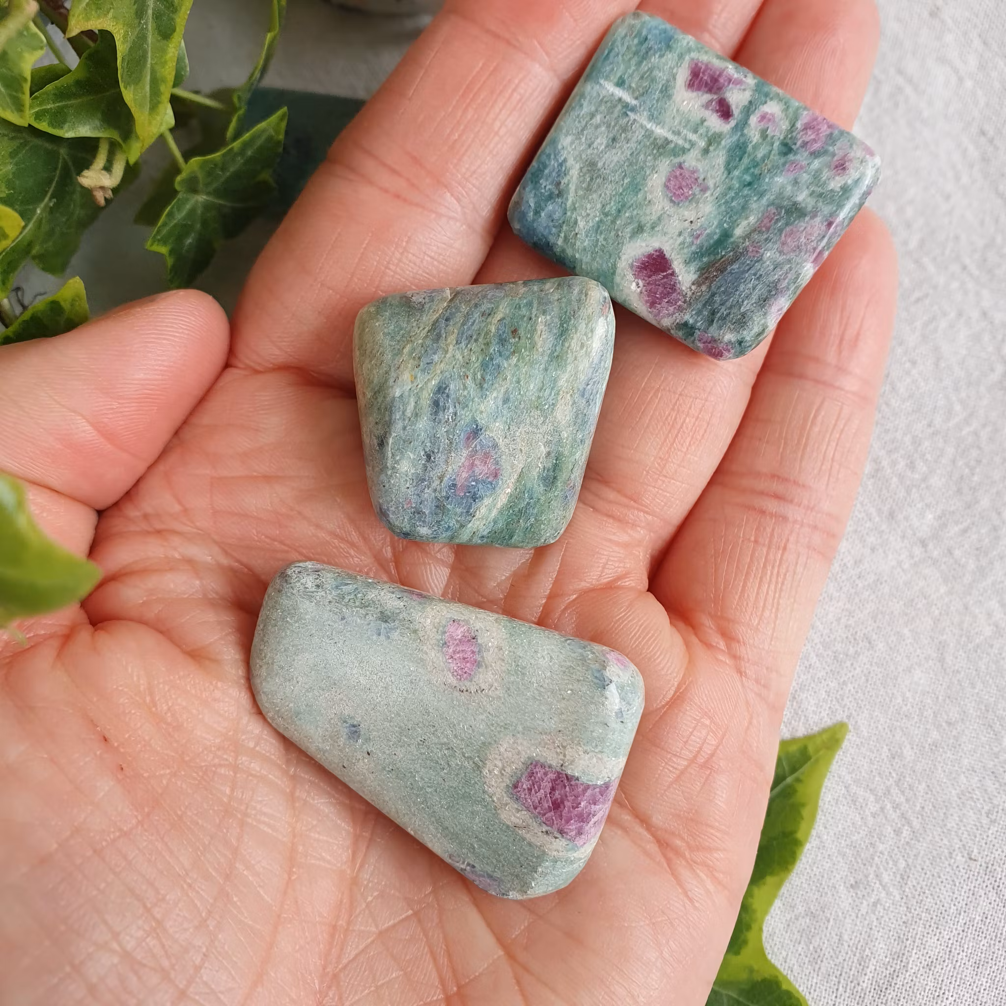 Trumlad Rubin i Fuchsite 16-23 g M
