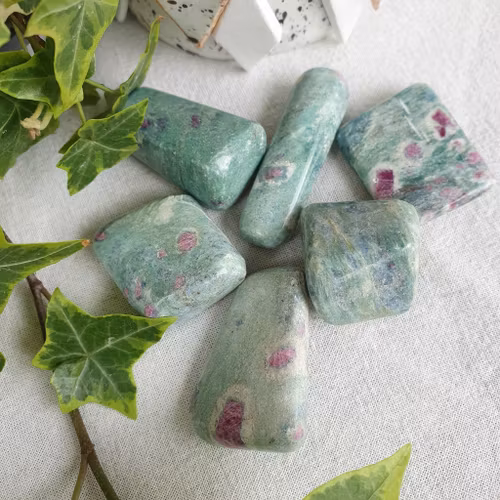 Trumlad Rubin i Fuchsite 16-23 g M