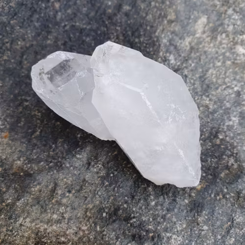 Rå Bergkristallspets dubbel, 65 g. Detta ex