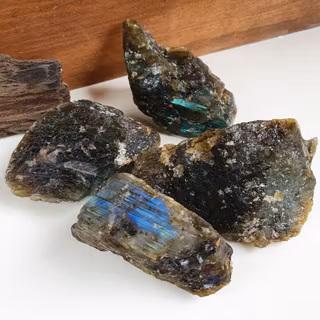 Rå Labradorit 61-80 g. Vi väljer