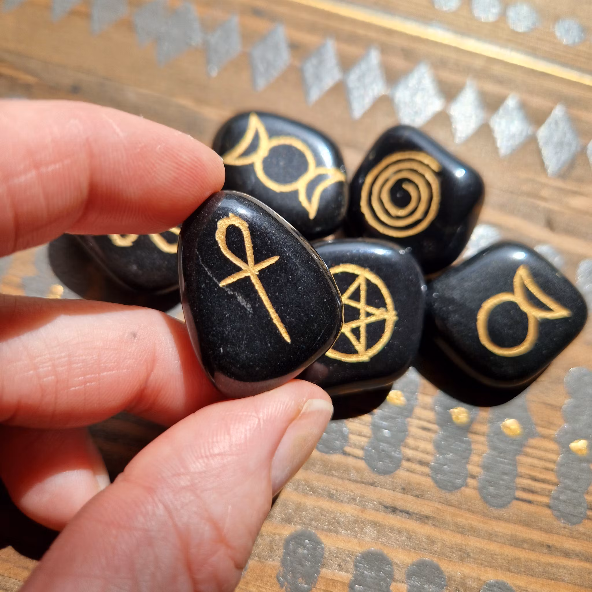 Talisman Triluna/Triple moon i svart agat, 1 st