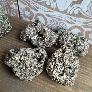 Rå Pyrit 81-100 g. Vi väljer