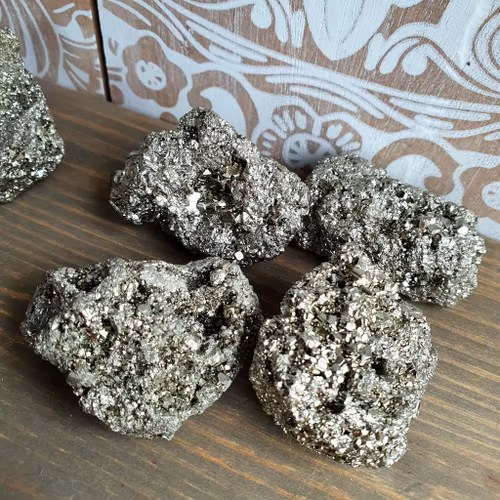 Rå Pyrit 81-100 g. Vi väljer