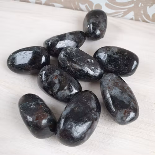 Trumlad Astrophyllite 10-15 g S. Vi väljer.