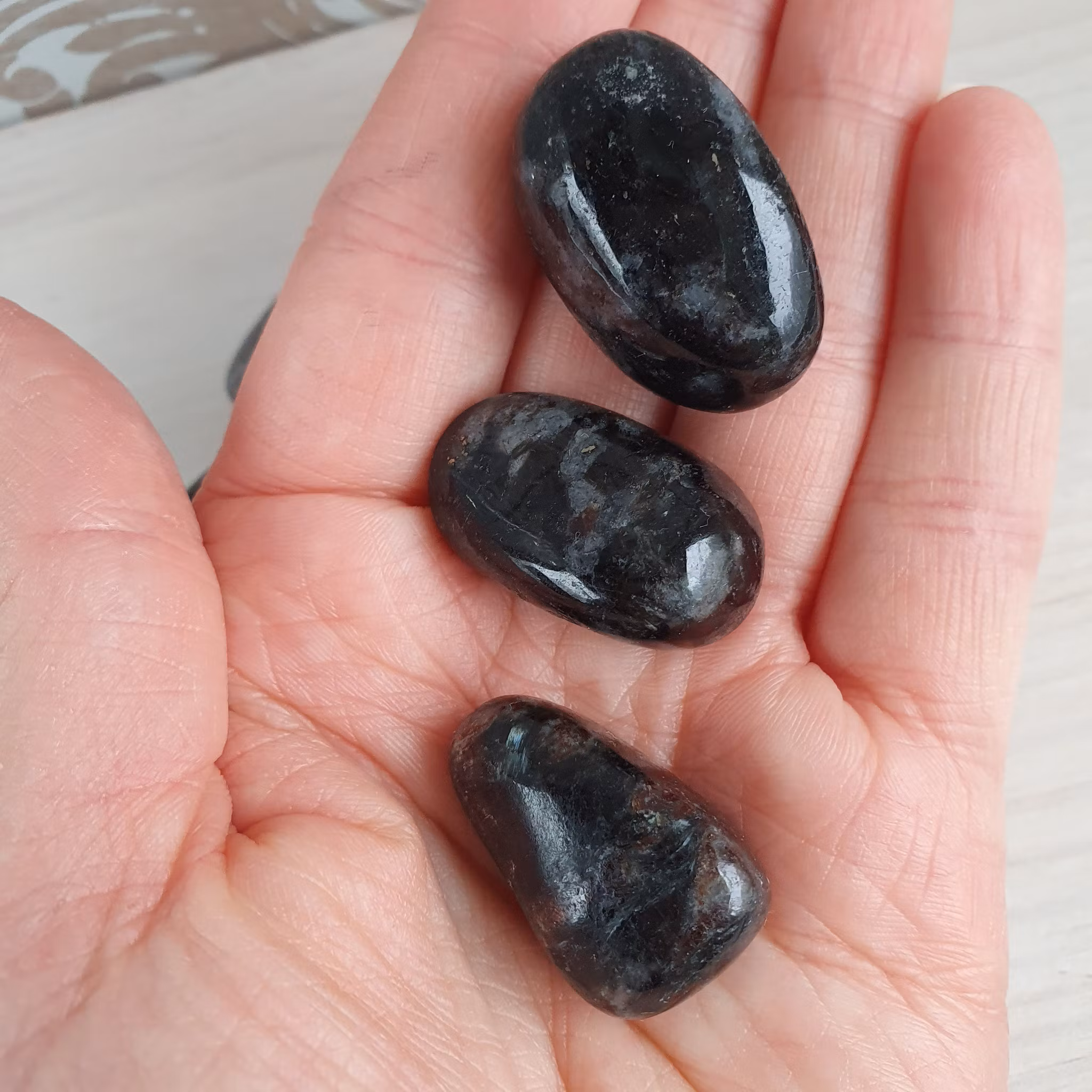 Trumlad Astrophyllite 10-15 g S. Vi väljer.