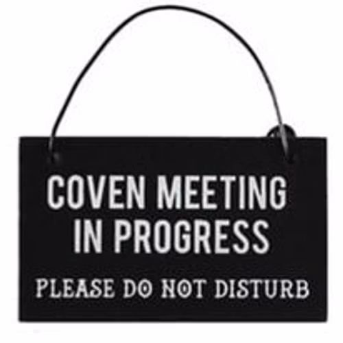 Miniskylt Coven meeting in progress