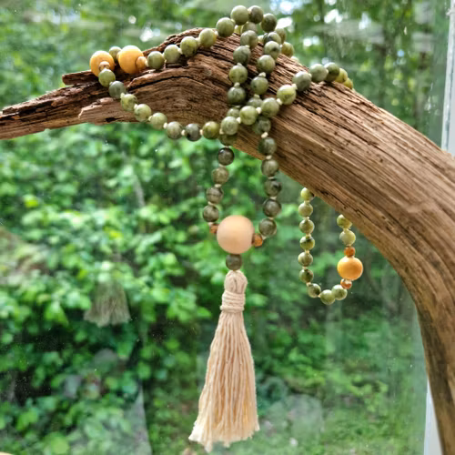 Kopia Mala med Serpentin, träpärlor och naturfärgad tassel 84 cm