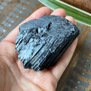 Rå Svart Turmalin (shcörl) 96 g. Detta ex