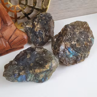 Rå Labradorit 81-100 g. Vi väljer