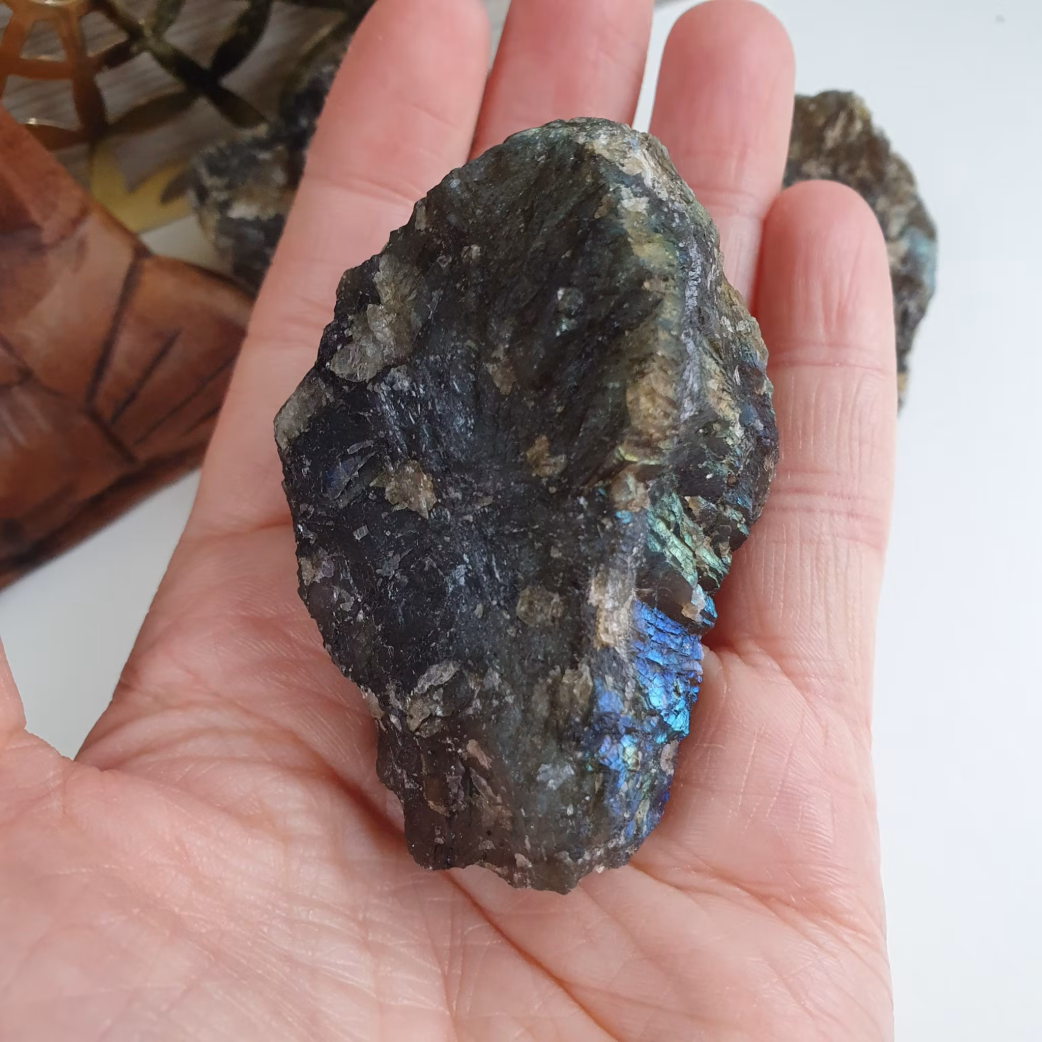 Rå Labradorit 81-100 g. Vi väljer