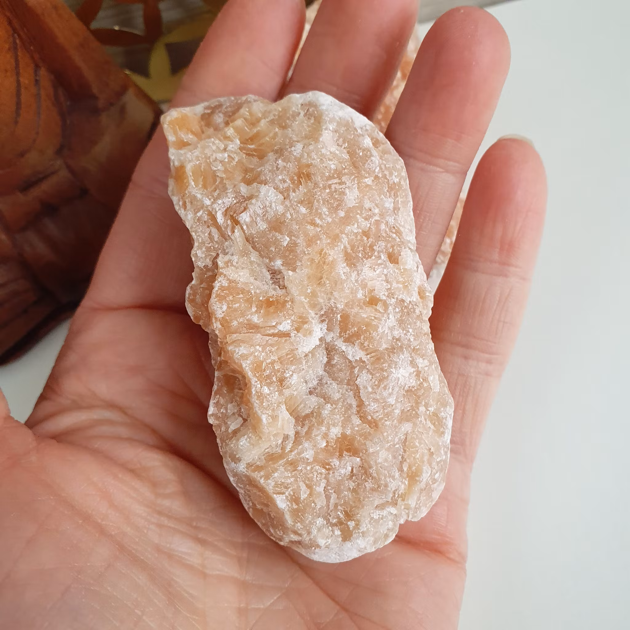 Rå Orange kalcit 81-100 g. Vi väljer