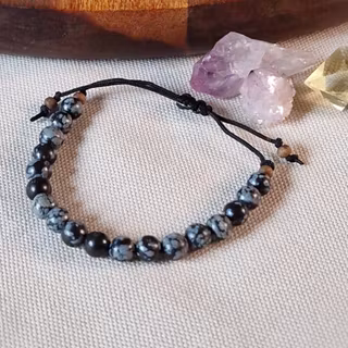 Armband med Snöflingeobsidian och träpärlor i makrame, Onesize XS-L