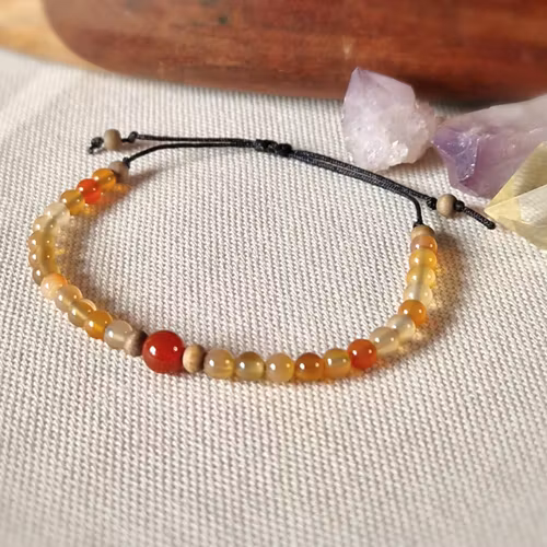 Armband med Karneol och träpärlor i makrame, Onesize XS-L