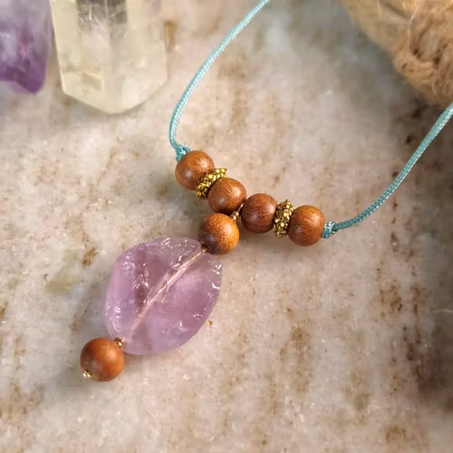 Ställbart Halsband, Ametist och sandelträ i makrame, Onesize