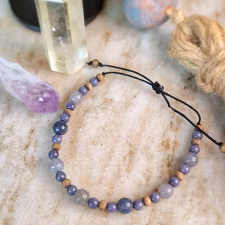 Armband med Blå Aventurin, grå jade och träpärlor i makrame, Onesize XS-L