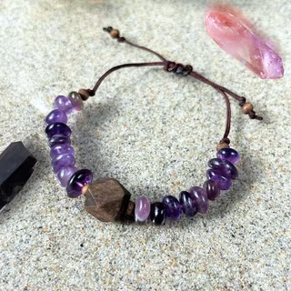 Armband med Ametist och träpärlor i makrame, Onesize XS-M