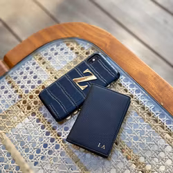 Croc met metalen letter (black)