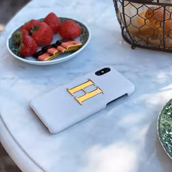 White Saffiano met metalen letter