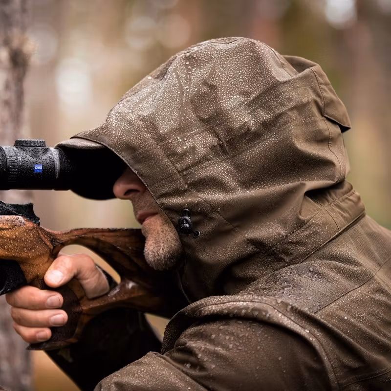 Deerhunter Track regnjacka. Snyggt och praktiskt utförande.