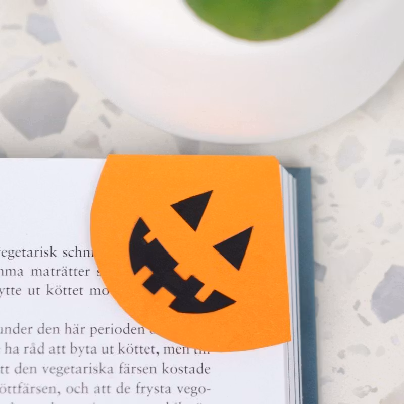 Halloweenpyssel - Bokmärke av kuvert