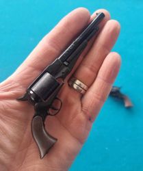 Uniwerk Italy Remington revolver Miniatyrmodell